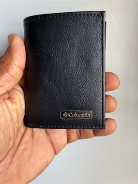 Columbia Men's Trifold Leather ID Window Wallet Black